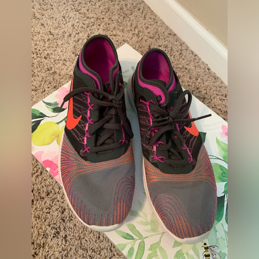Women’s Nike used shoes